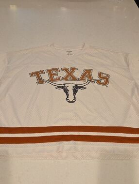 Hollister Cream Baggy Crop Fit Mesh Tee